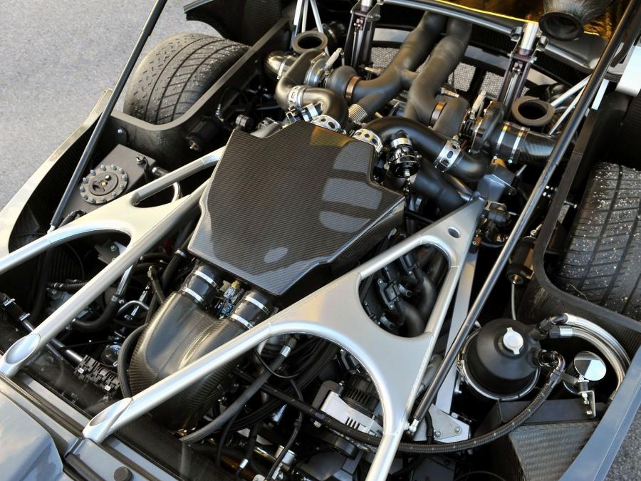 Моторный отсек Hennessey Venom GT 2013 года  (фото 14 из 55)